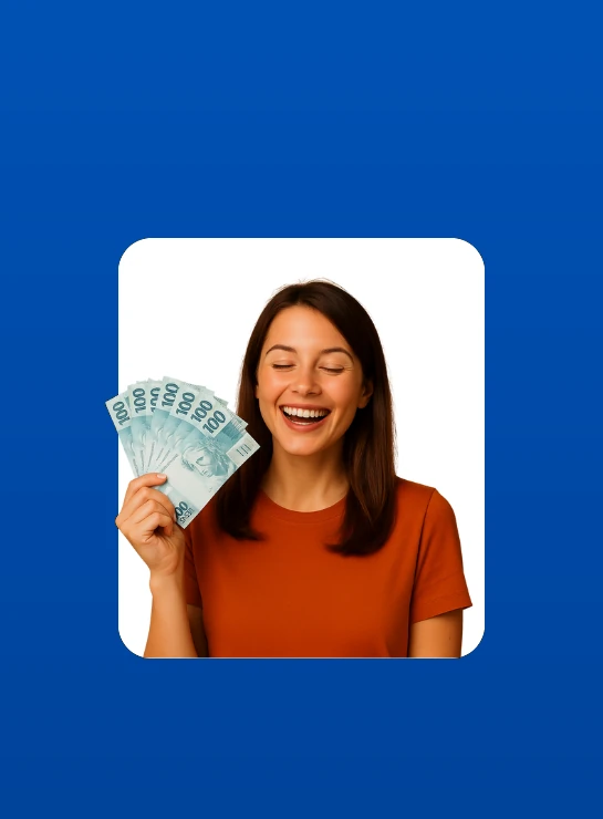 Cliente feliz segurando dinheiro